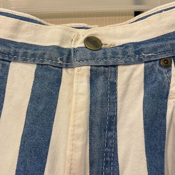 Vintage Chic Blue and White Striped Denim High Rise Shorts 1980s Waist 29 Inches - Picture 8 of 16
